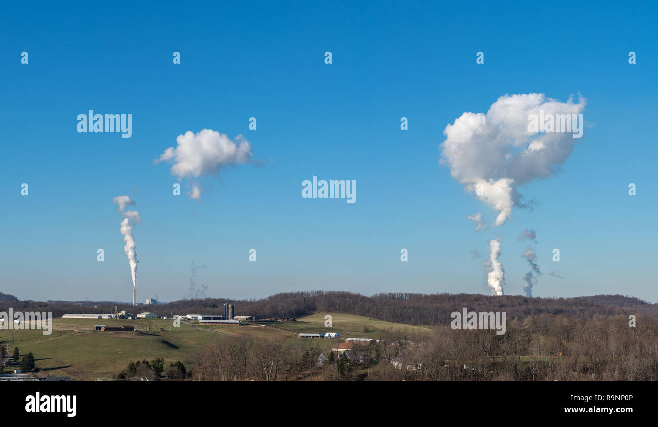 Fumées centrale électrique Morgan Point près de Morgantown Banque D'Images