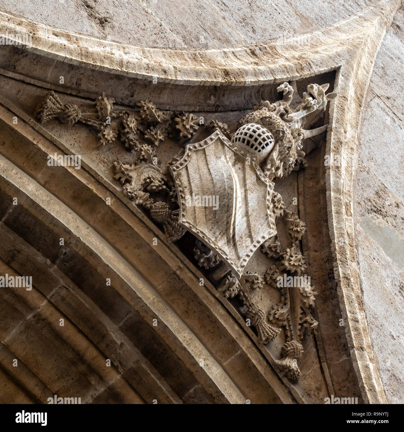 VALENCE, ESPAGNE - 24 MAI 2018 : sculpture en pierre ornementale sur le bâtiment dans le centre-ville Banque D'Images