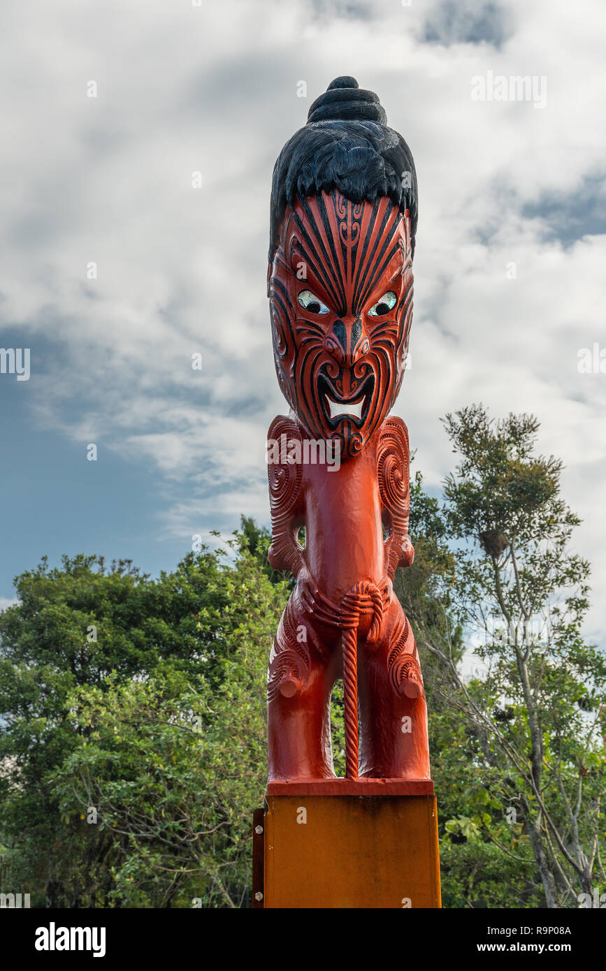 Les Maoris de Nouvelle-Zélande traditionnel de la sculpture sur bois Banque D'Images