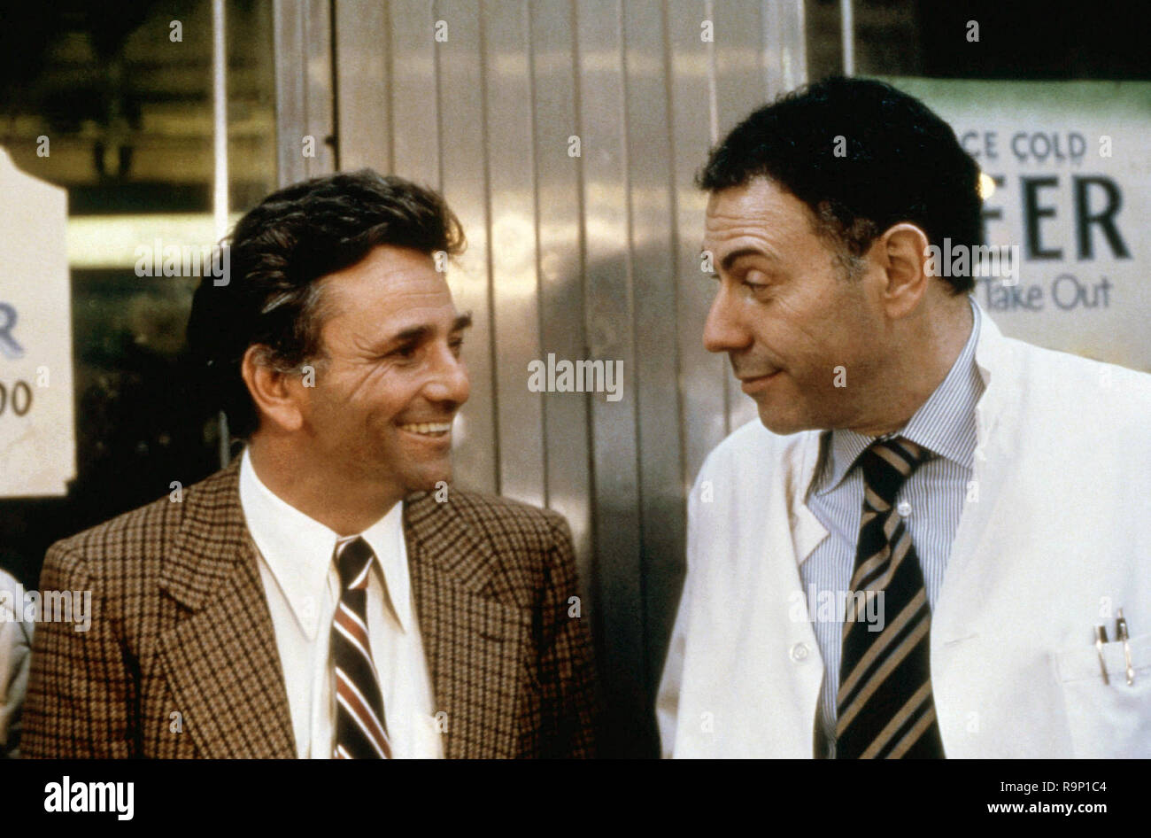 Peter Falk, Alan Arkin, 'l'In-Laws' (1979) Warner Bros. référence #  33635 Fichier 820THA Banque D'Images