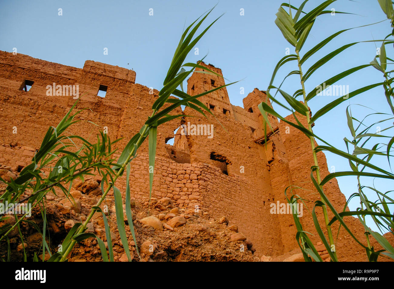 Petit village de montagnes du Haut Atlas au Maroc Banque D'Images