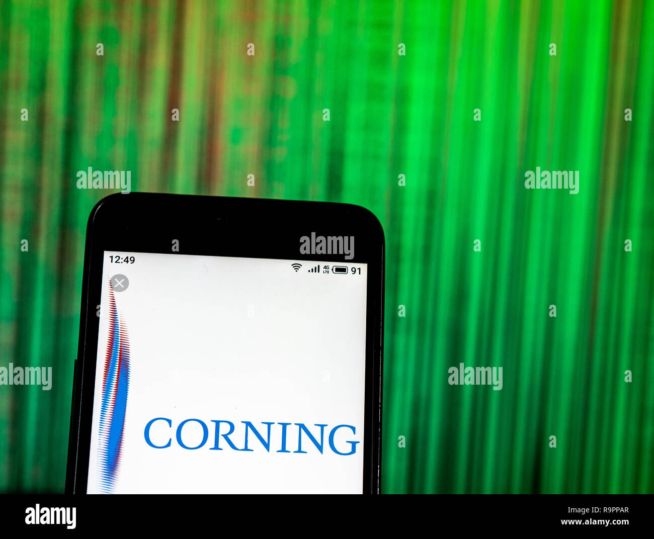 Corning Inc. produits optiques logo de l'entreprise vu affichée sur smart phone Banque D'Images