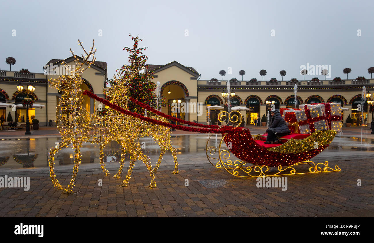 MILAN, ITALIE, 21 décembre 2018 - un centre commercial 'erravalle' Sortie sur Jours de Noël, près de Milan, Italie Banque D'Images