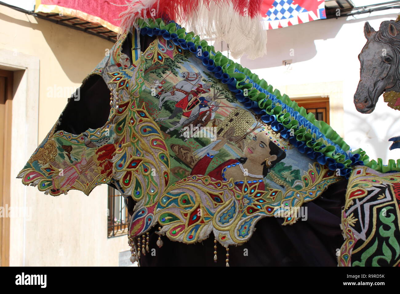 La broderie utilisée pour faire le costume de cheval pour le défilé à Los Caballos del Vino Caravaca de la Cruz. Banque D'Images