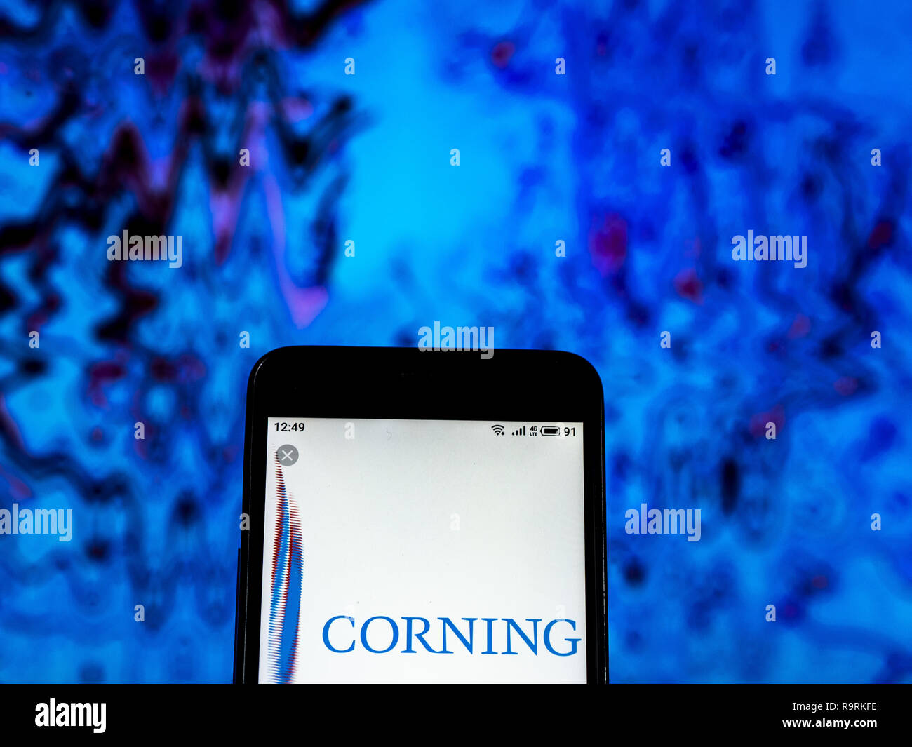 26 décembre 2018 - Kiev, Ukraine - Corning Inc. produits optiques logo de l'entreprise vu affichée sur un téléphone intelligent. (Crédit Image : © Igor Golovniov/SOPA des images à l'aide de Zuma sur le fil) Banque D'Images