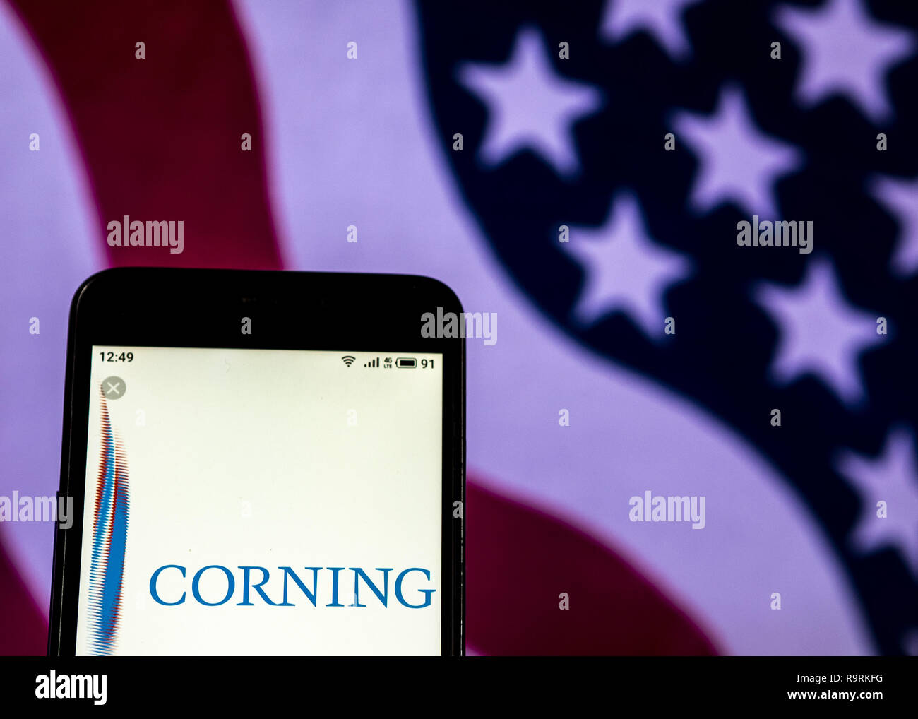 26 décembre 2018 - Kiev, Ukraine - Corning Inc. produits optiques logo de l'entreprise vu affichée sur un téléphone intelligent. (Crédit Image : © Igor Golovniov/SOPA des images à l'aide de Zuma sur le fil) Banque D'Images