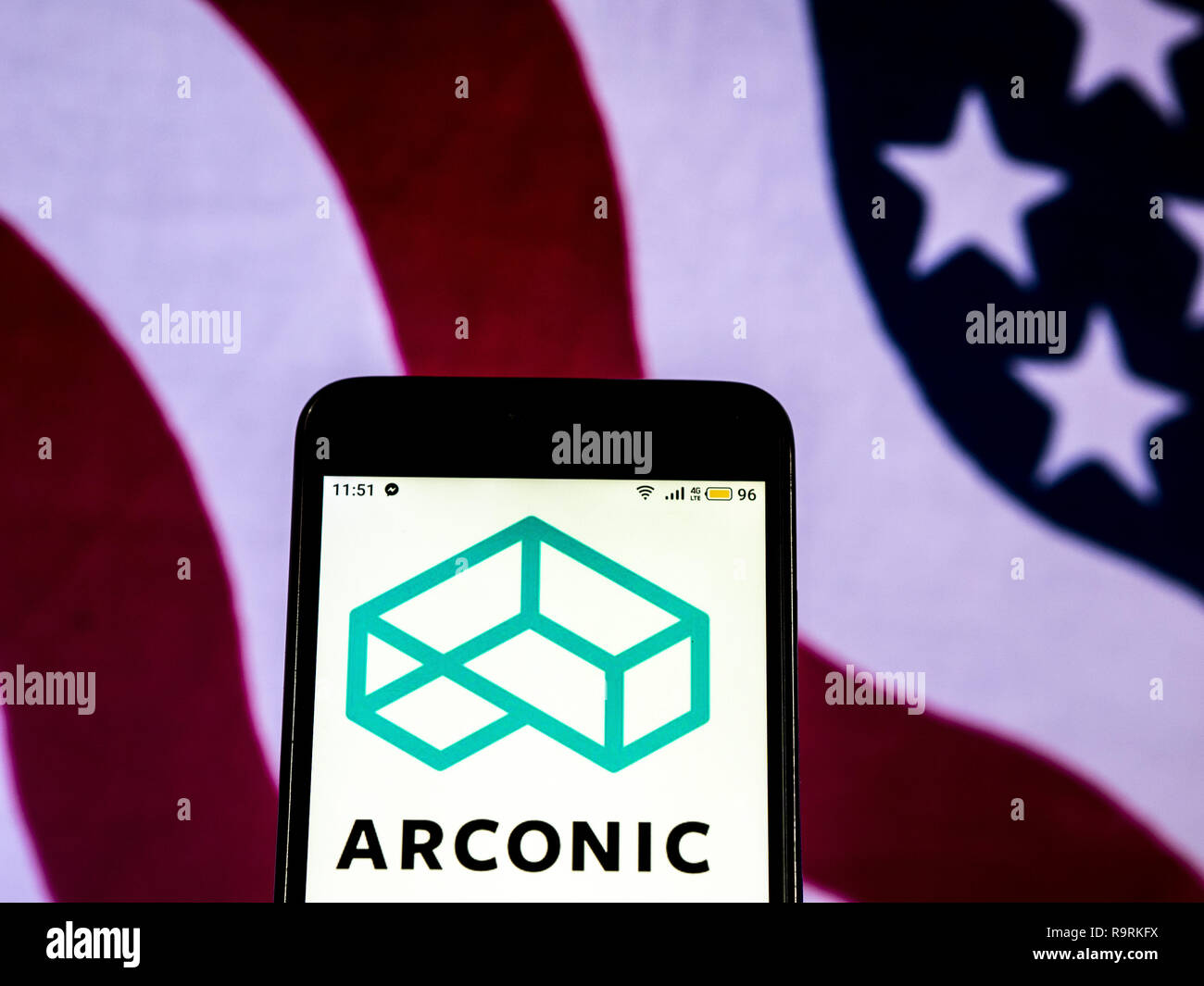 Kiev, Ukraine. 18Th Oct, 2018. Arconic logo de l'entreprise de fabrication vu affichée sur un téléphone intelligent. Crédit : Igor Golovniov SOPA/Images/ZUMA/Alamy Fil Live News Banque D'Images