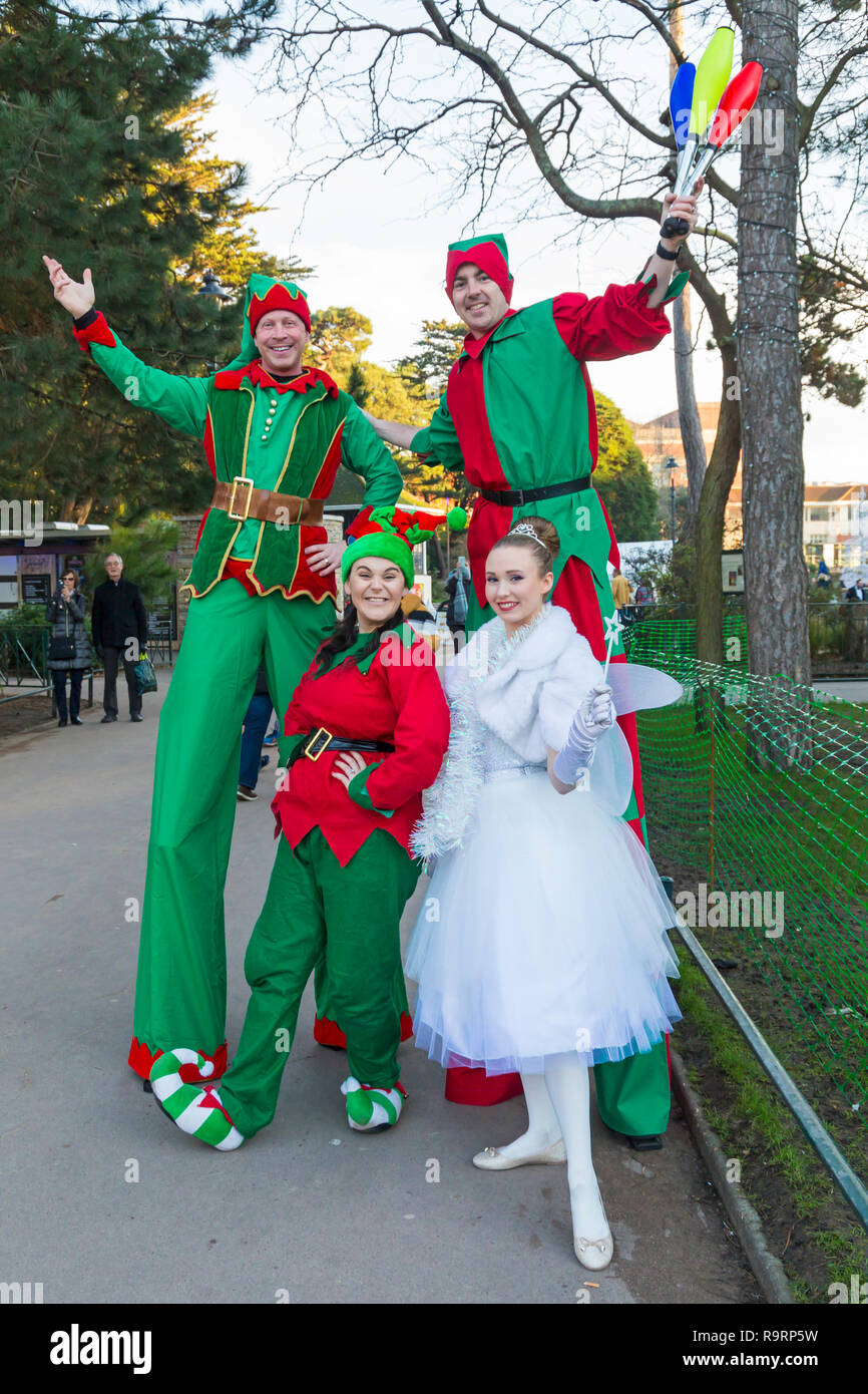 Bournemouth, Dorset, UK. Dec 27, 2018. Mes comment les elfes ont grandi ! Elfes sur pilotis errer autour de jardins de Bournemouth. Ils s'entrechoquent et elf espiègle fée Blanche. Credit : Carolyn Jenkins/Alamy Live News Banque D'Images