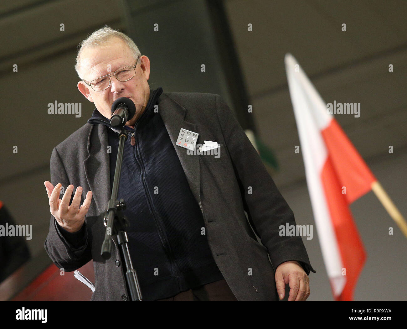 Katowice, Pologne. 28 Dec, 2018. Les funérailles du directeur de théâtre et du cinéma polonais Kazimierz Kutz. Rédacteur en chef de la 'Gazeta Wyborcza', Adam Michnik lors des cérémonies funéraires. Credit : Damian Klamka/ZUMA/Alamy Fil Live News Banque D'Images