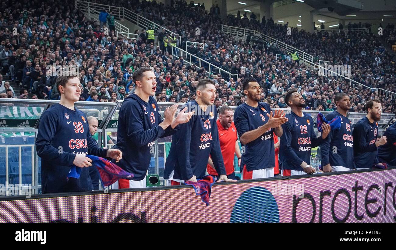 Les joueurs de CSKA Moscou sur le banc réagir lors de l'Euroligue de basket-ball match Panathinaikos entre BC et le CSKA Moscou à l'Olympic indoor hall. (Score final : Panathinaikos BC 96 - 84 CSKA Moscou) Banque D'Images