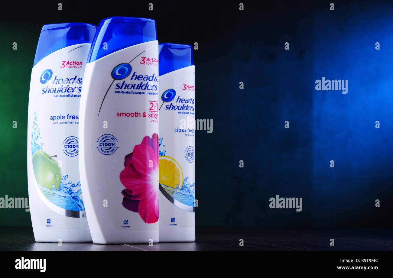 POZNAN, POL - DEC 5, 2018 : Head & Shoulders, produits de marque américaine et anti pelliculaire shampooing non fabriqué par Procter & Gamble qui a été intro Banque D'Images