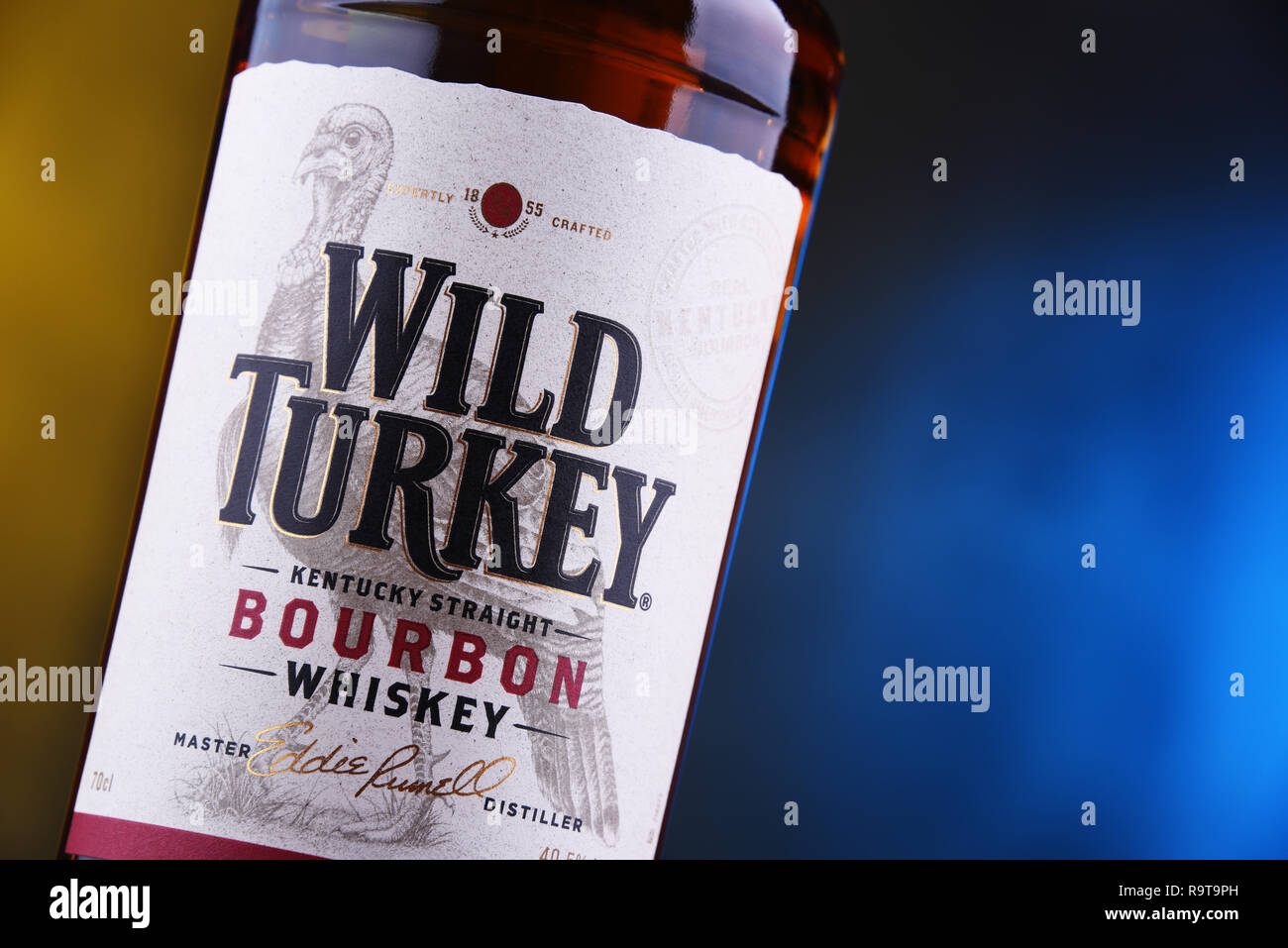 POZNAN, POL - 12 déc 2018 : Bouteille de Wild Turkey, une marque de Kentucky Straight Bourbon whiskey produit par la division de l'Austin Nichols de Campari Gro Banque D'Images