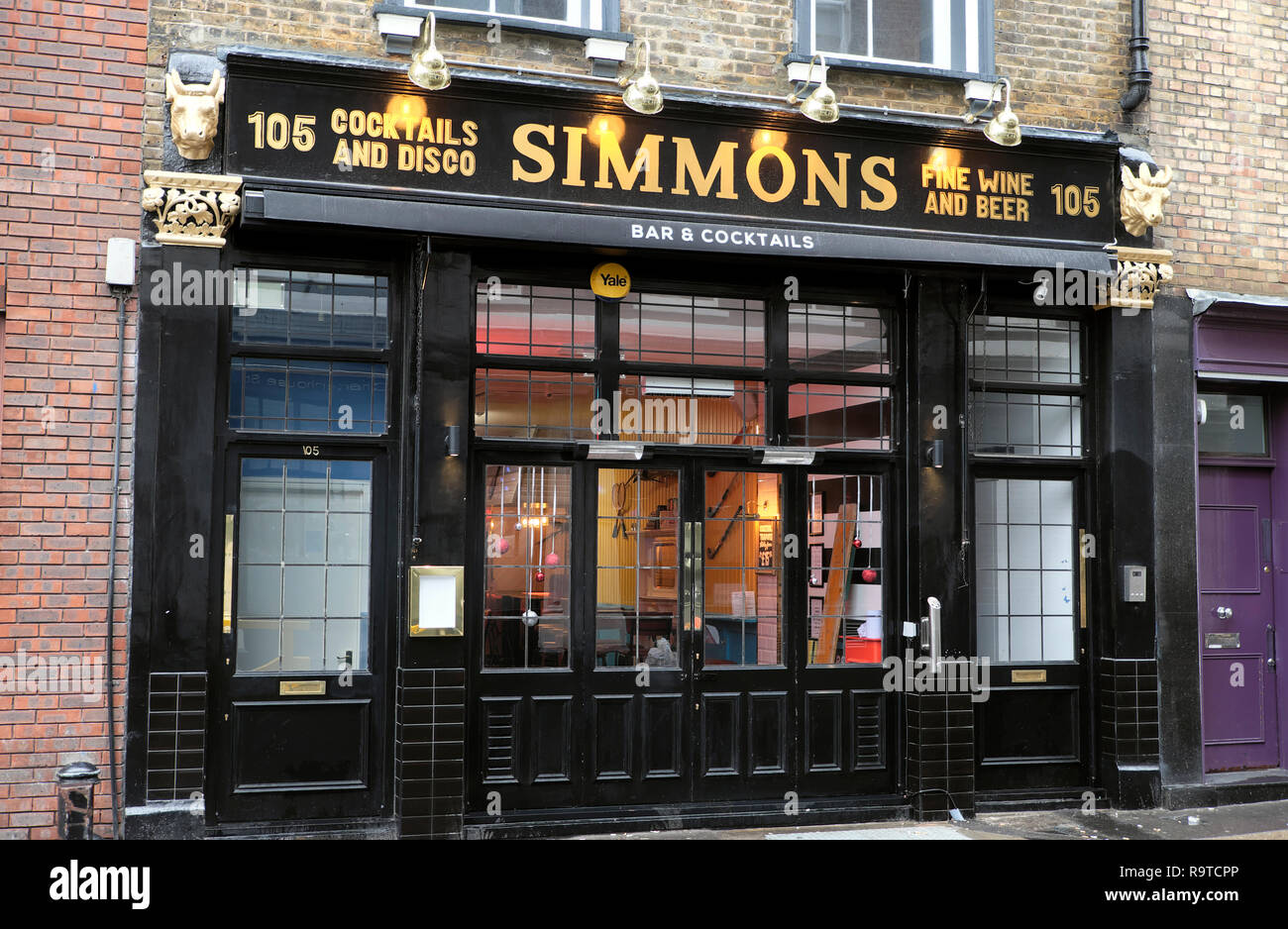 Simmons Bar vue extérieure avant du bâtiment sur rue Chartreuse dans Farringdon London EC1 England UK KATHY DEWITT Banque D'Images