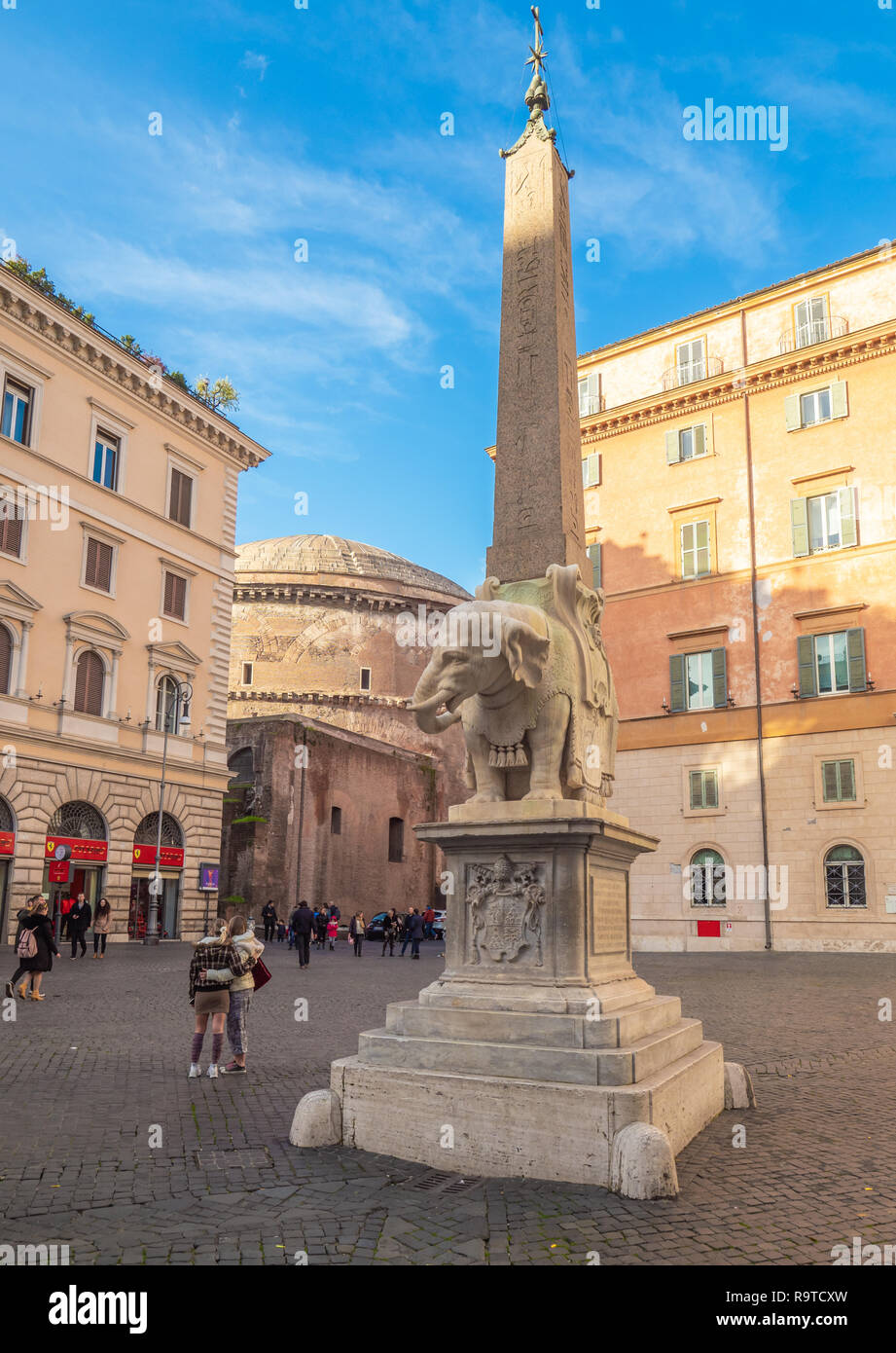 Rome (Italie) - la Place Navone, le Panthéon temple, Piazza Venezia et Vittoriano avec Spelacchio nommé arbre de Noël, pendant les vacances de Noël Banque D'Images