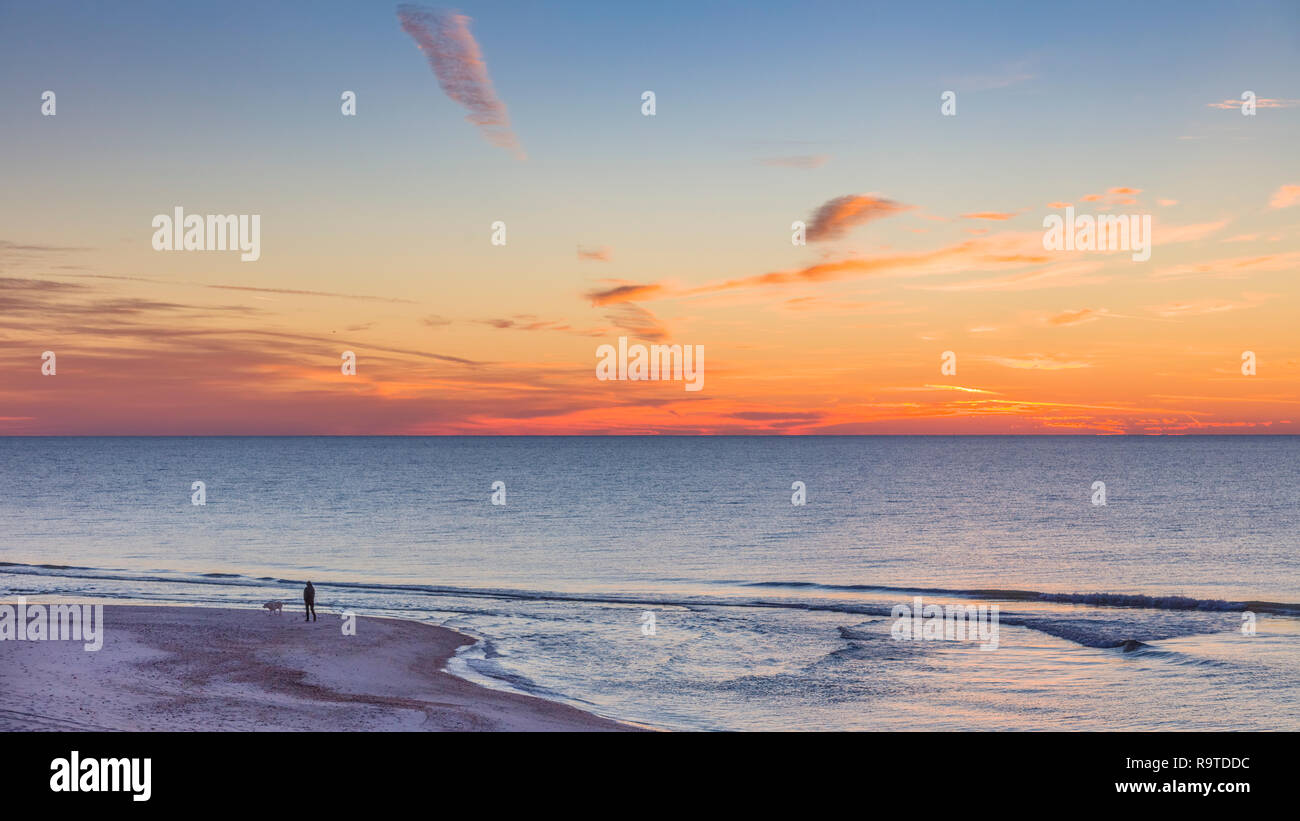 Le lever du soleil sur le golfe du Mexique sur l'île de St George dans l'enclave ou oublié de la côte de la Floride aux États-Unis Banque D'Images