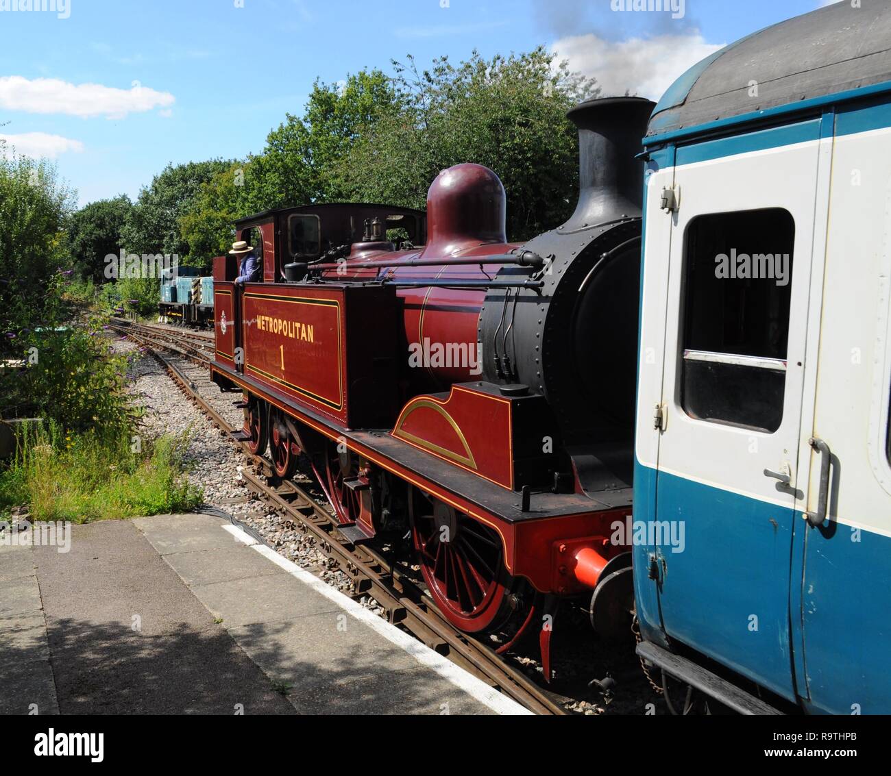 1898 Metropolitan Railway E la classe 0-4-4 'Metropolitan Railway no1' de quitter North Weald, Wemmel Ongar Railway, Essex, Royaume-Uni. Banque D'Images