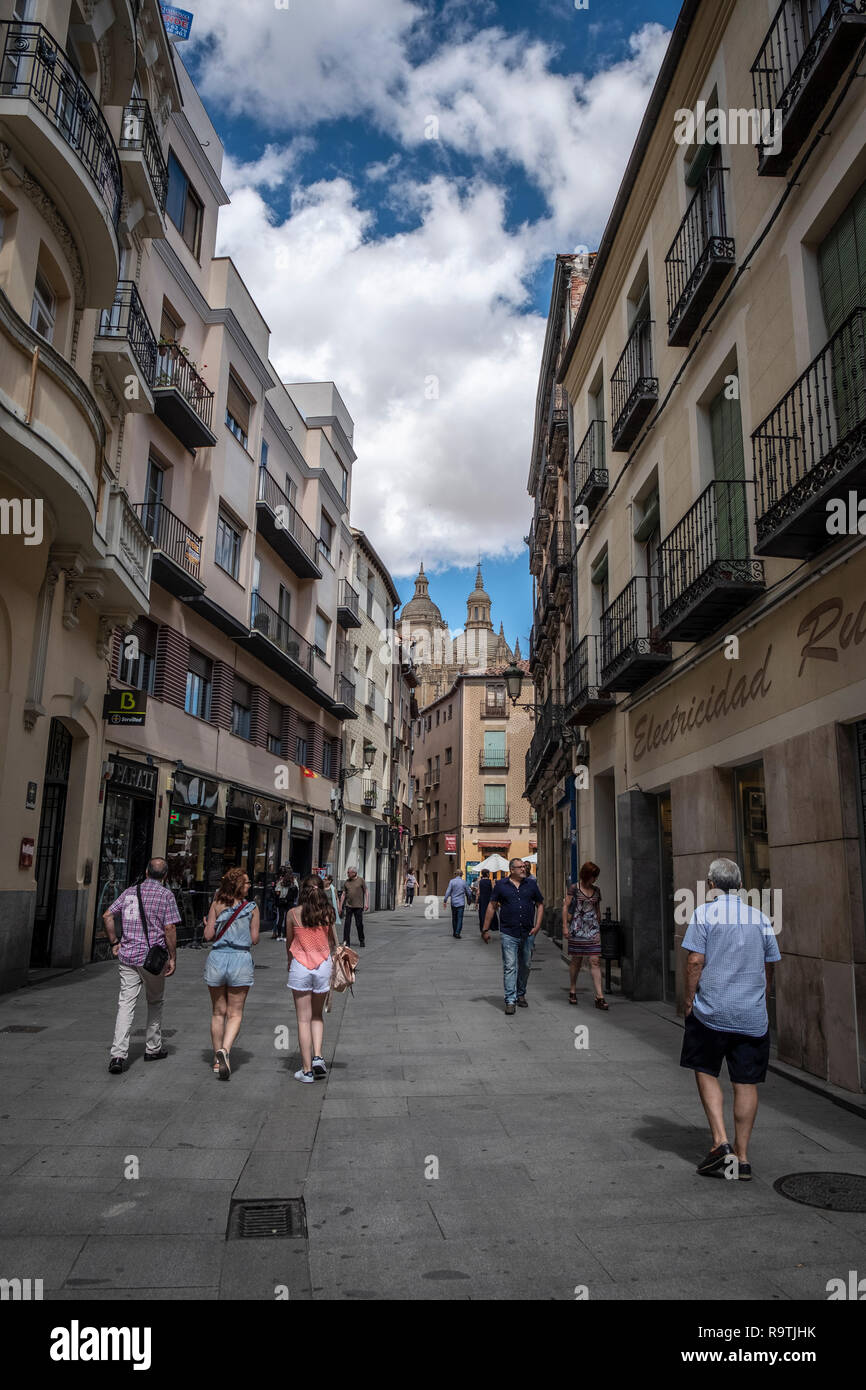 Les personnes non définis dans les rues de Ségovie, Espagne. Banque D'Images