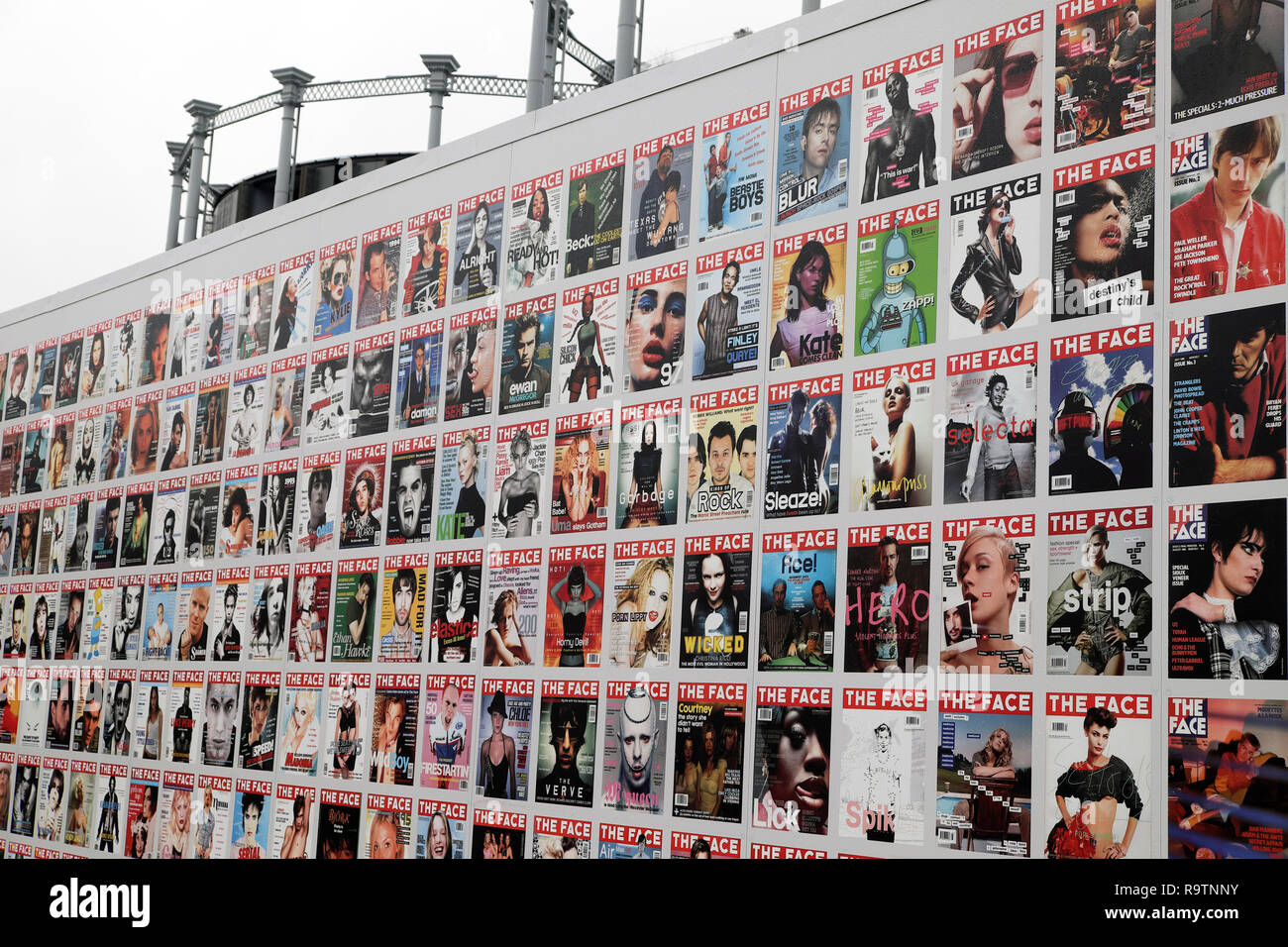 Le visage COUVRE ARCHIVE magazine couvre l'exposition sur Lewis Cubitt Square et gazomètres appartements près de Kings Cross à Londres NC1 UK KATHY DEWITT Banque D'Images
