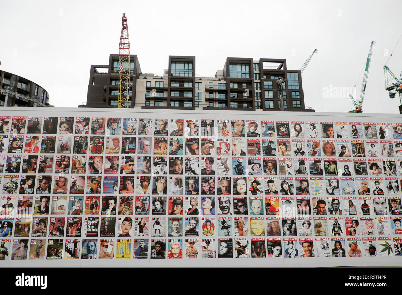 Le visage COUVRE ARCHIVE exposition couvre et les appartements en construction à Lewis Cubitt Square Kings Cross Londres NC1 UK KATHY DEWITT Banque D'Images