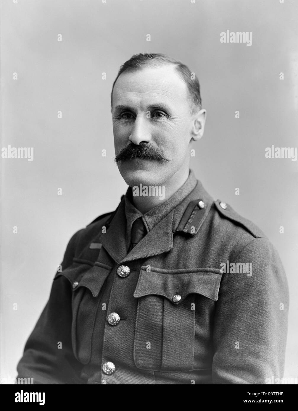 Lieutenant-colonel Harry Douglas Farquharson des Royal Marines, un régiment d'infanterie légère de l'armée britannique. Photographie prise le 16 mars 1915 lors de la célèbre London Studios photographiques de Bassano. Banque D'Images