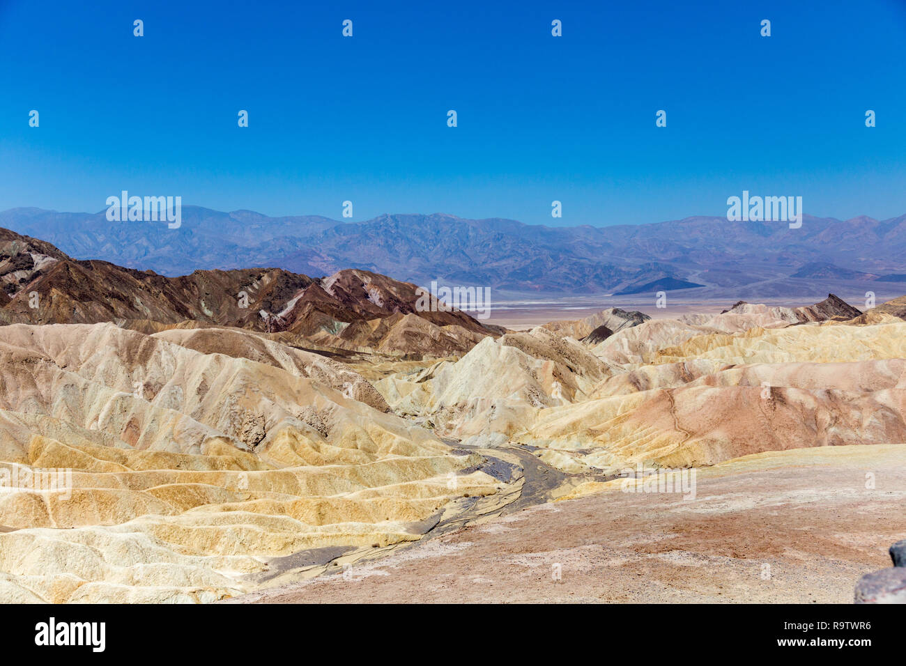 Zabriskie Point est une partie d'Amargosa Range situé dans l'est de la Death Valley réputée pour son paysage d'érosion. Il est composé de sédiments de l'Furnac Banque D'Images