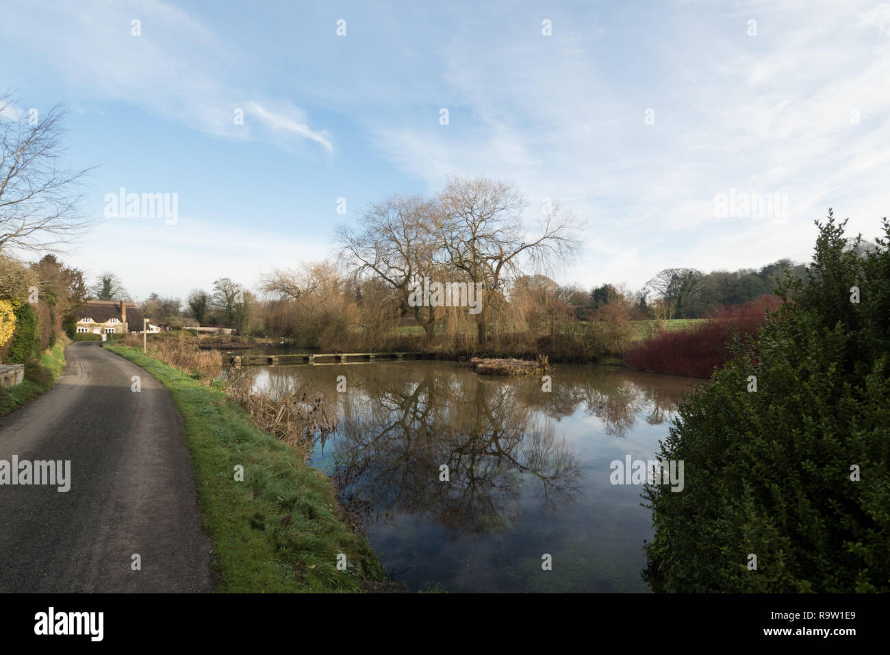 Le mill pond, Sherrington, Wiltshire Banque D'Images