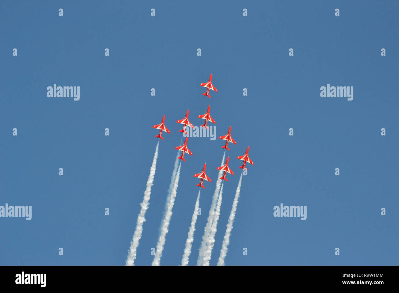 Des flèches rouges en vol à Eastbourne 21-07-2013, Air Show, Eastbourne, East Sussex, UK Banque D'Images