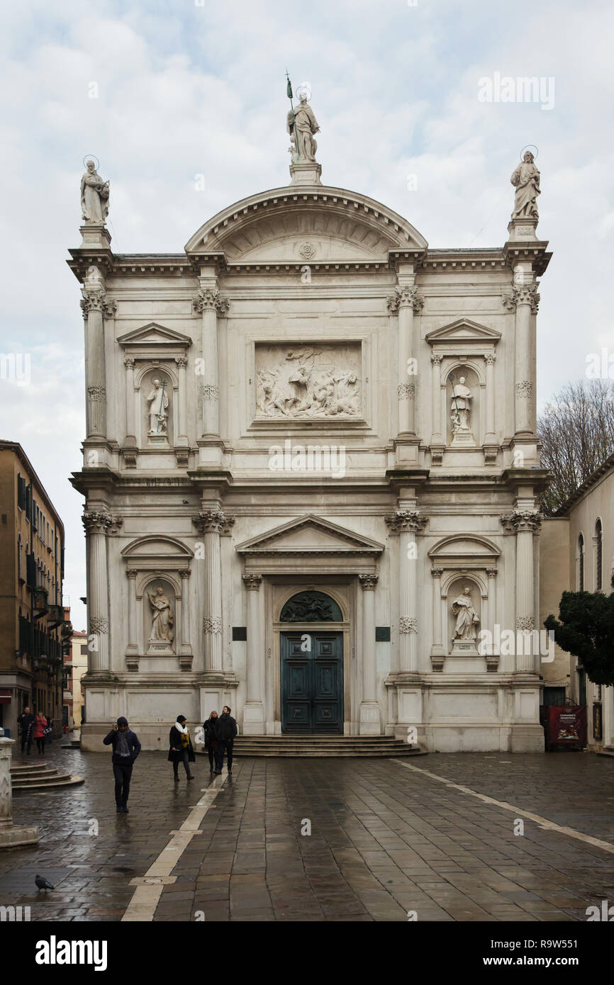 Eglise de Saint Roch (Chiesa di San Rocco) avec une façade dessinée par l'architecte baroque italien Bernardino Maccarucci (1765-1771) à Venise, Italie. Banque D'Images