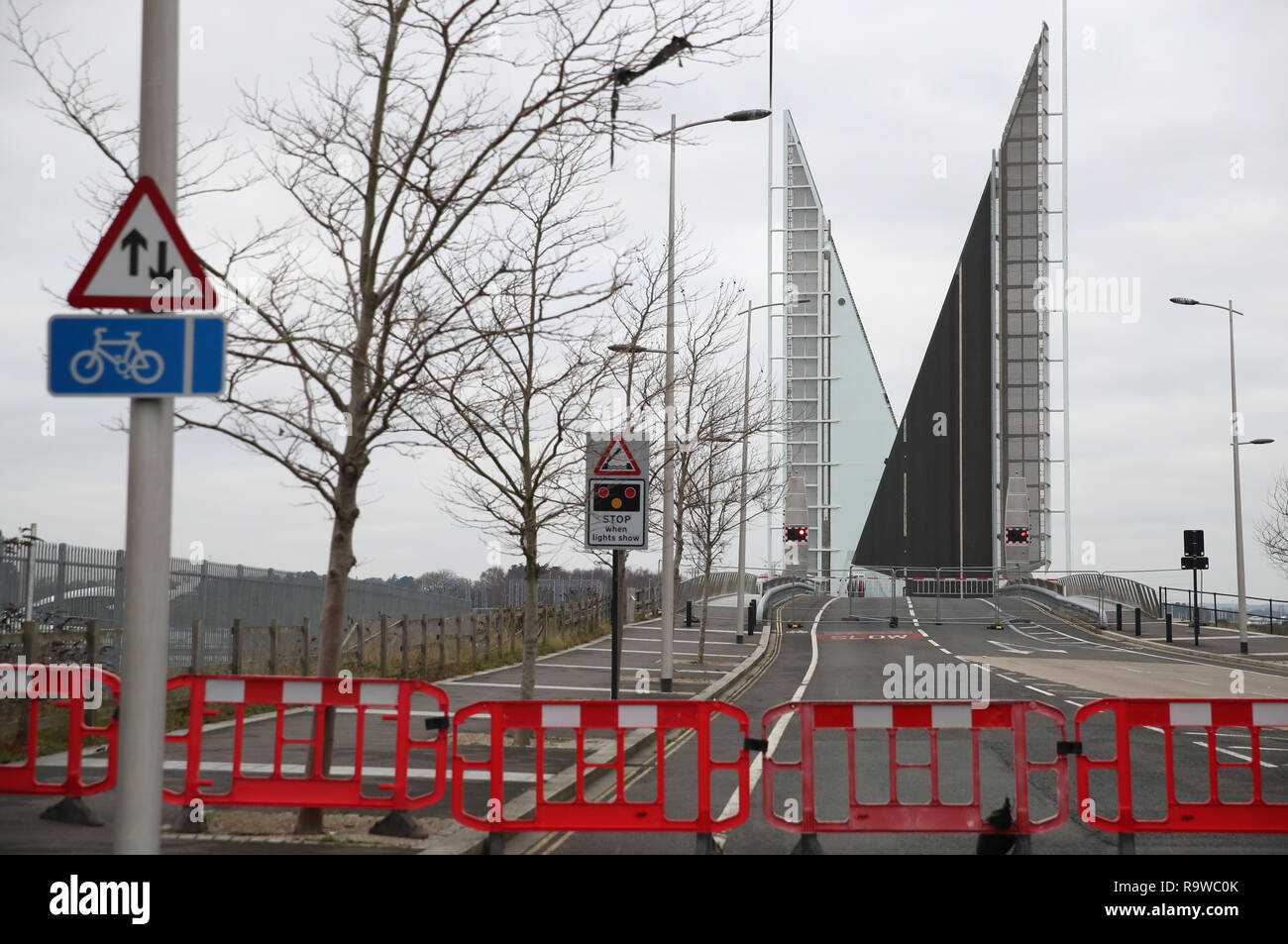 Une vue sur le Double Pont de voiles à Poole, Dorset, qui est actuellement en rupture d'action après l'élaboration d'un problème avec un capteur. Banque D'Images