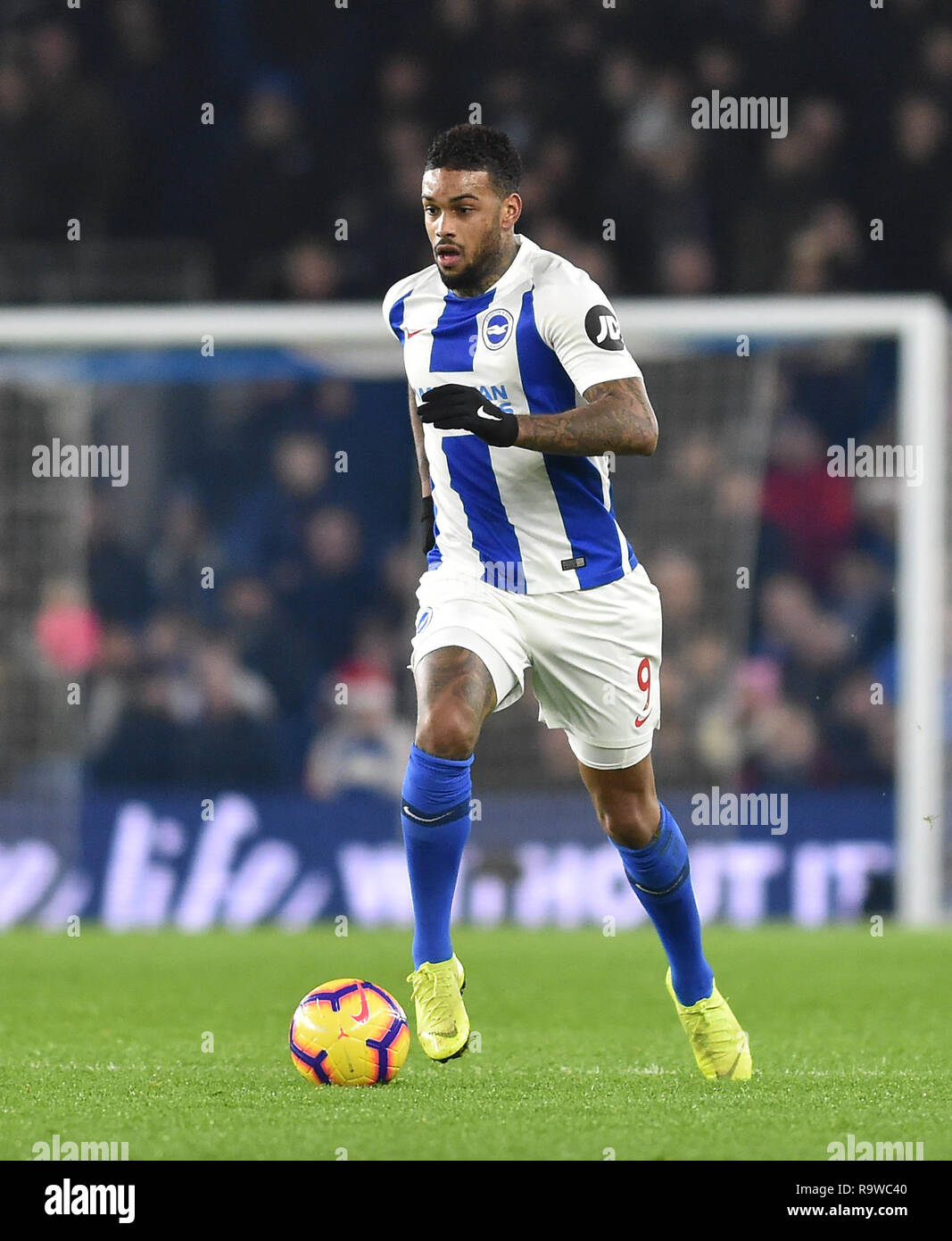 Jurgen Locadia de Brighton au cours de la Premier League match entre Brighton & Hove Albion et Arsenal à l'American Express Community Stadium. 26 décembre 2018 Editorial uniquement. Pas de merchandising. Pour des images de football Premier League FA et restrictions s'appliquent inc. aucun internet/mobile l'usage sans licence FAPL - pour plus de détails Football Dataco contact Banque D'Images