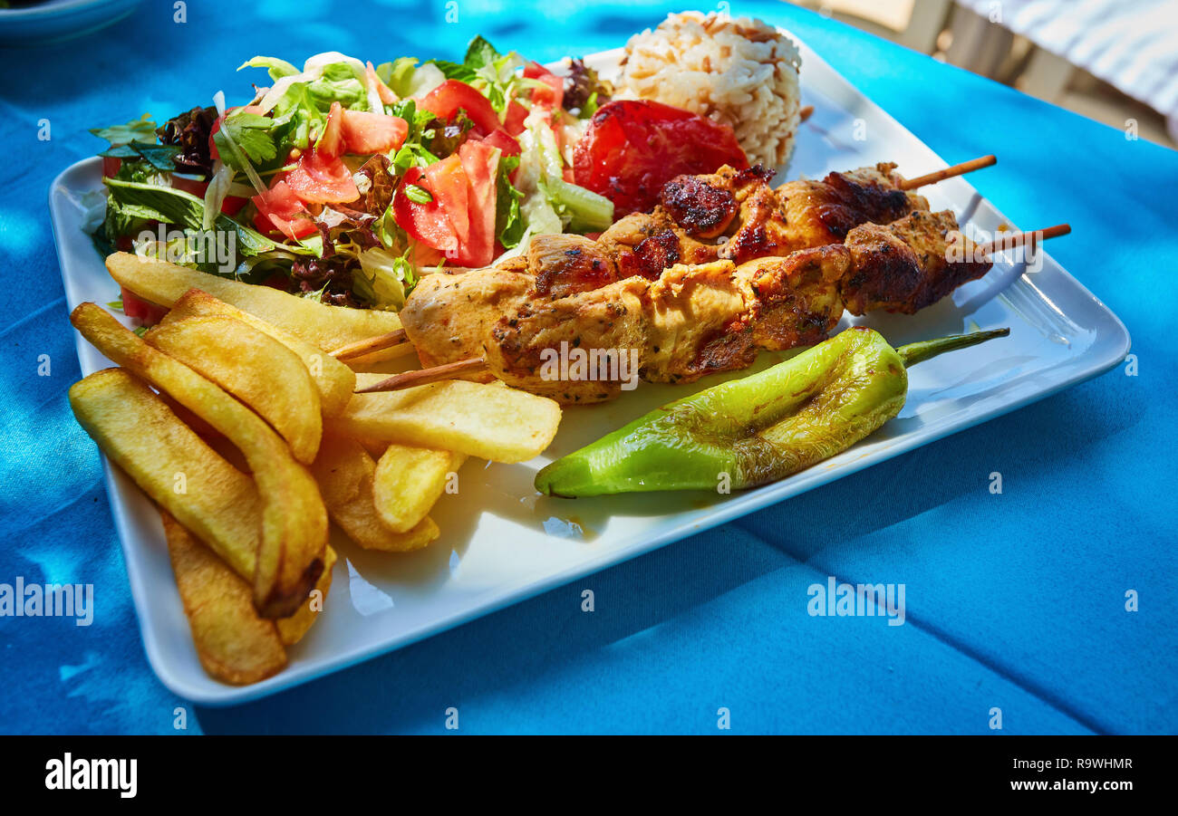 Mélanger brochettes brochettes dans la rue arabe jordanien restaurant Banque D'Images