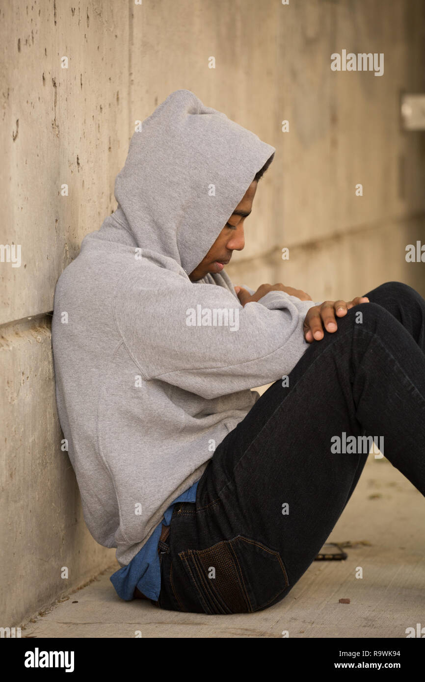 Portrait d'un jeune afro-américain de dépression de l'adolescence. Banque D'Images