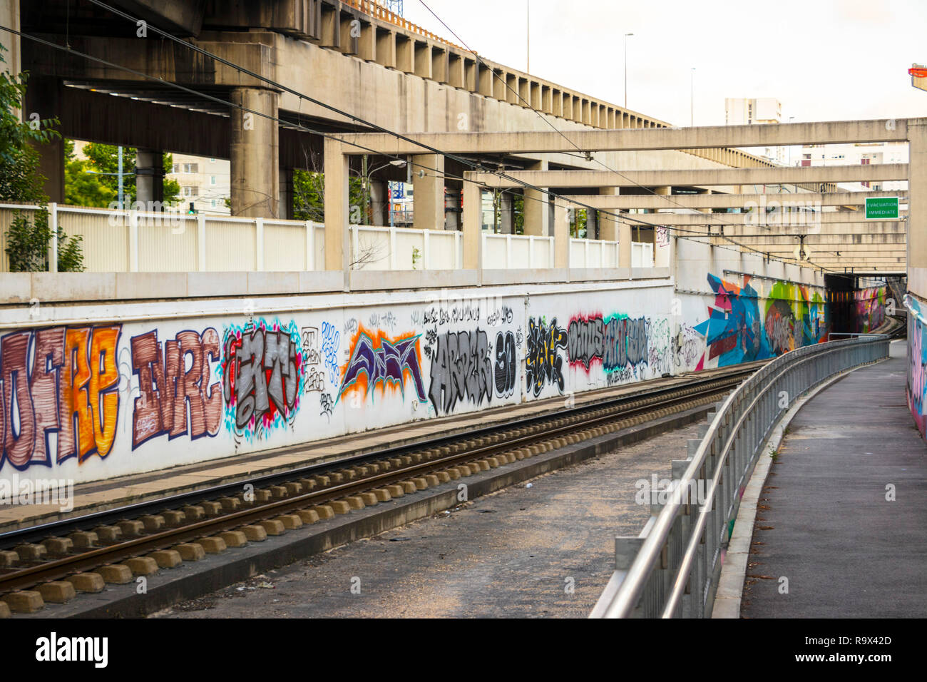 À Arenc-Euroméditerranée graffiti gare à Marseille, sud de la France, France Banque D'Images