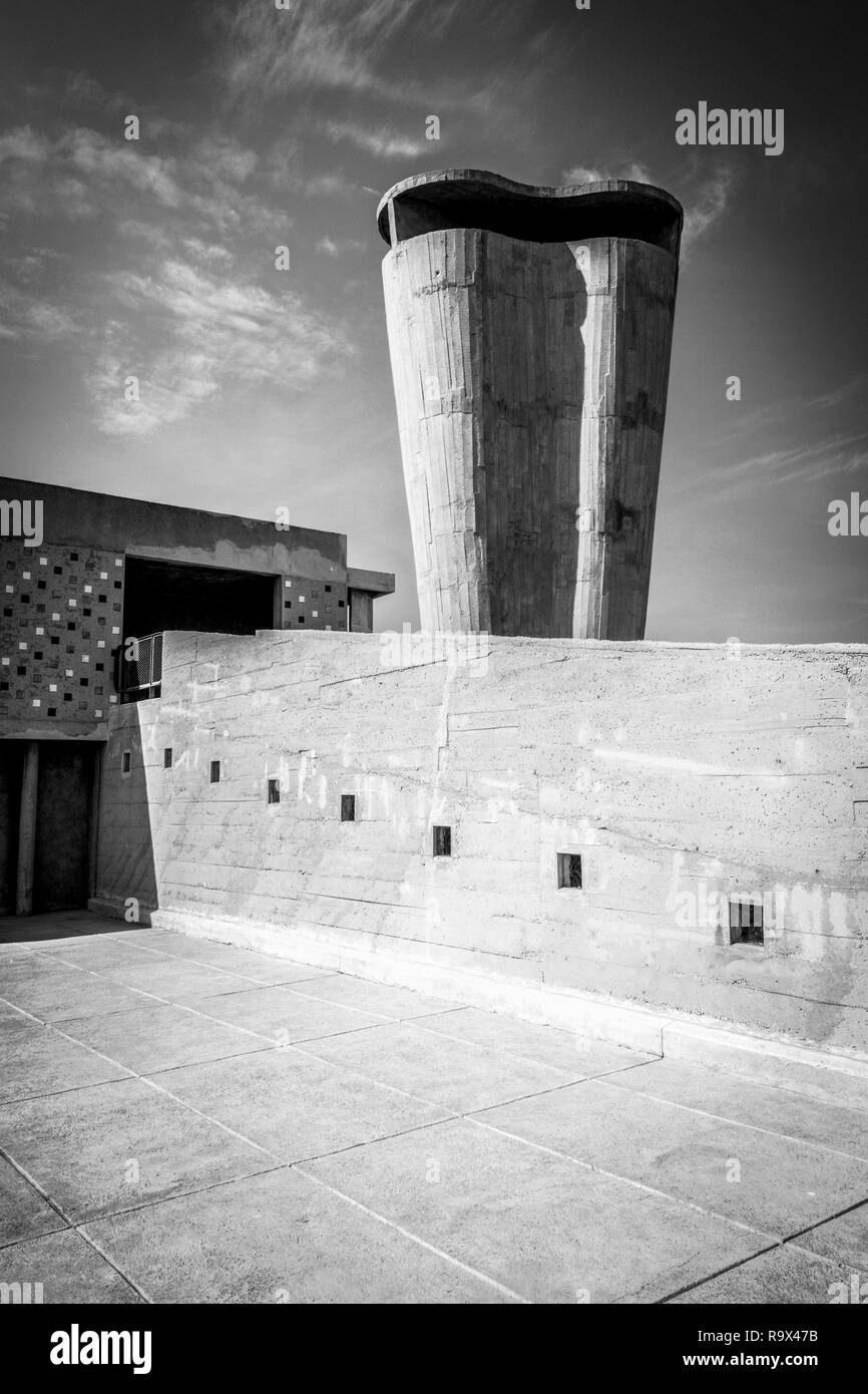 Détails de toiture de l'habitation Le Corbusier moderniste développement Unite d'habitation à Marseille, sud de la France, France Banque D'Images