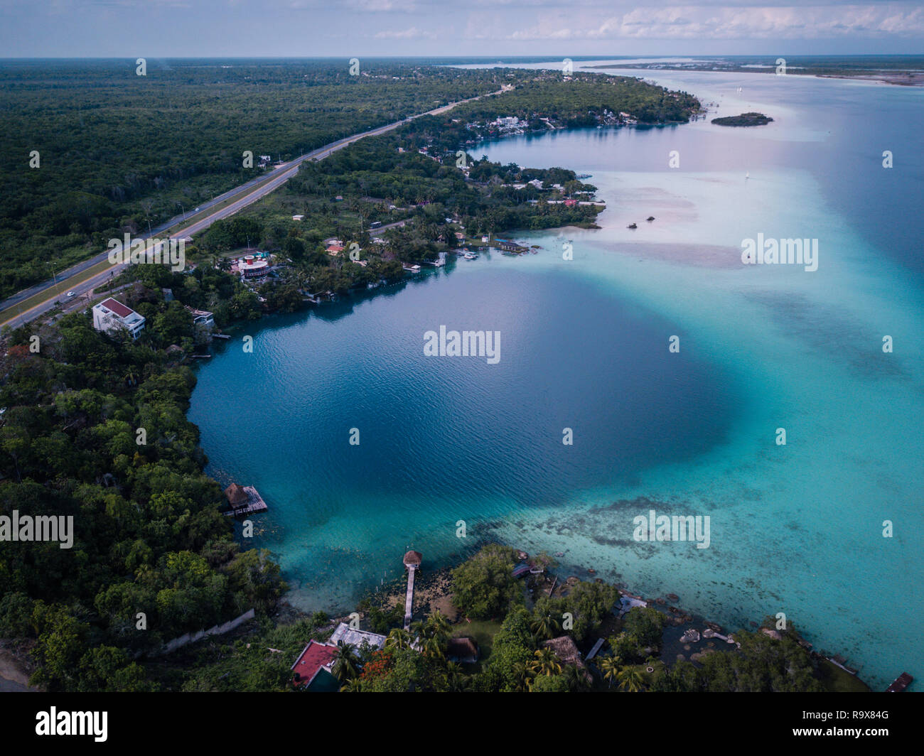 Mexique Bacalar Cenote Azul Drone Banque D'Images