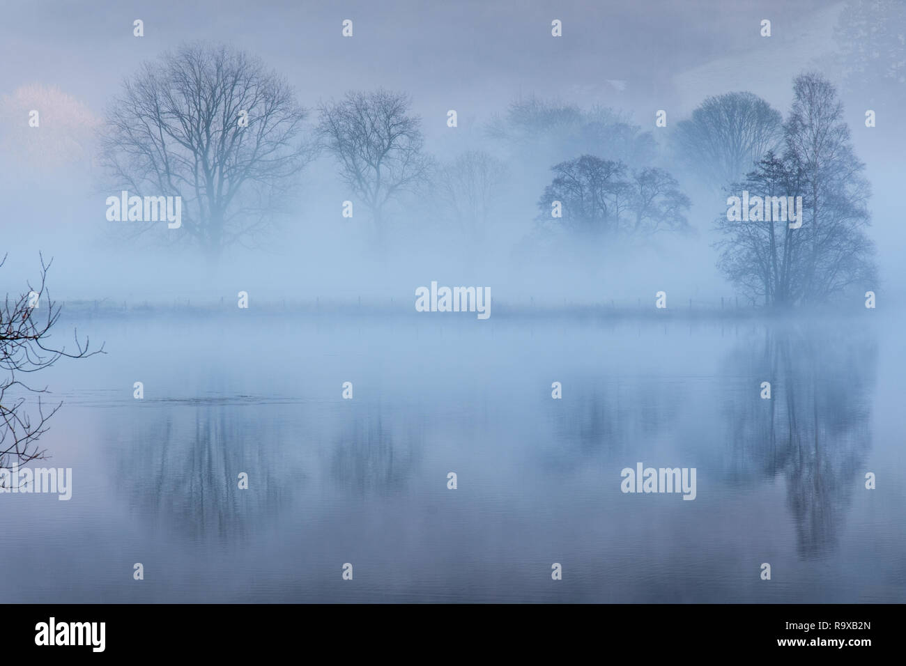 Brume sur Grasmere, Lake District, Cumbria Banque D'Images