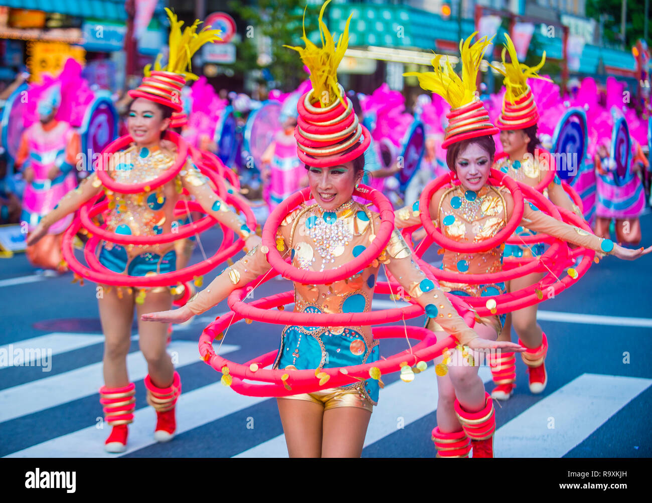 Participants au carnaval Asakusa samba à Tokyo, Japon Banque D'Images