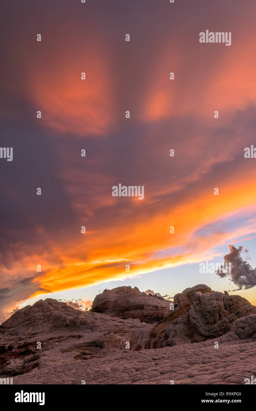 Le coucher du soleil, White Pocket, Vermillion Cliffs National Monument, Arizona, Plateau Paria Banque D'Images