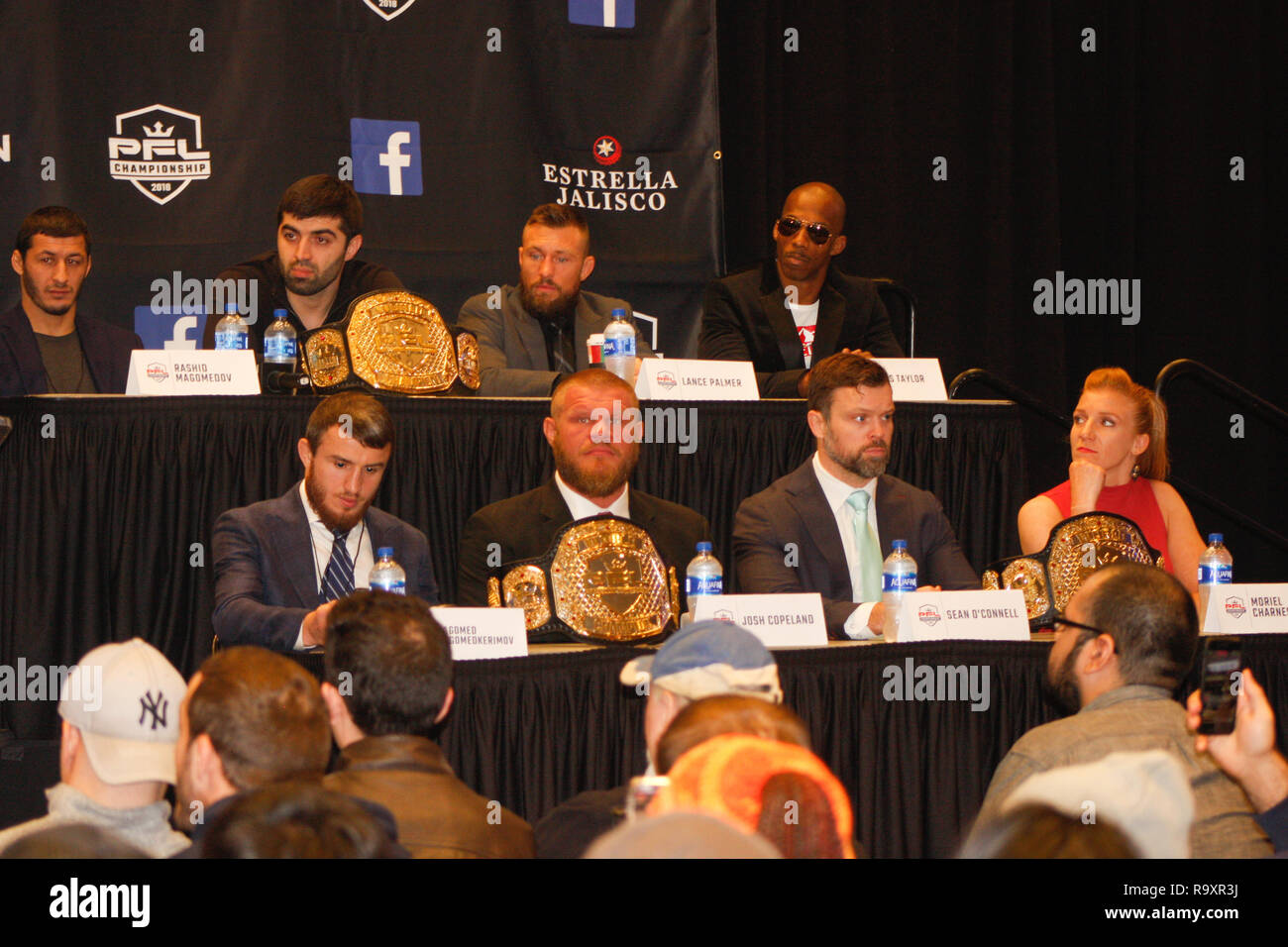 United States. 28 Dec, 2018. La conférence de presse de catch à Chase Square, Madison Square Garden de New York. Les combats sont d'une valeur de 10 millions de dollars, en prix et aura lieu au Théâtre Hulu au Madison Square Center le 31 décembre 2018, et avec trois brésiliens participent, Vinny Magalhaes, Philipe Lins et Natan Schulte. Credit : Niyi Fote/Thenews2/Pacific Press/Alamy Live News Banque D'Images