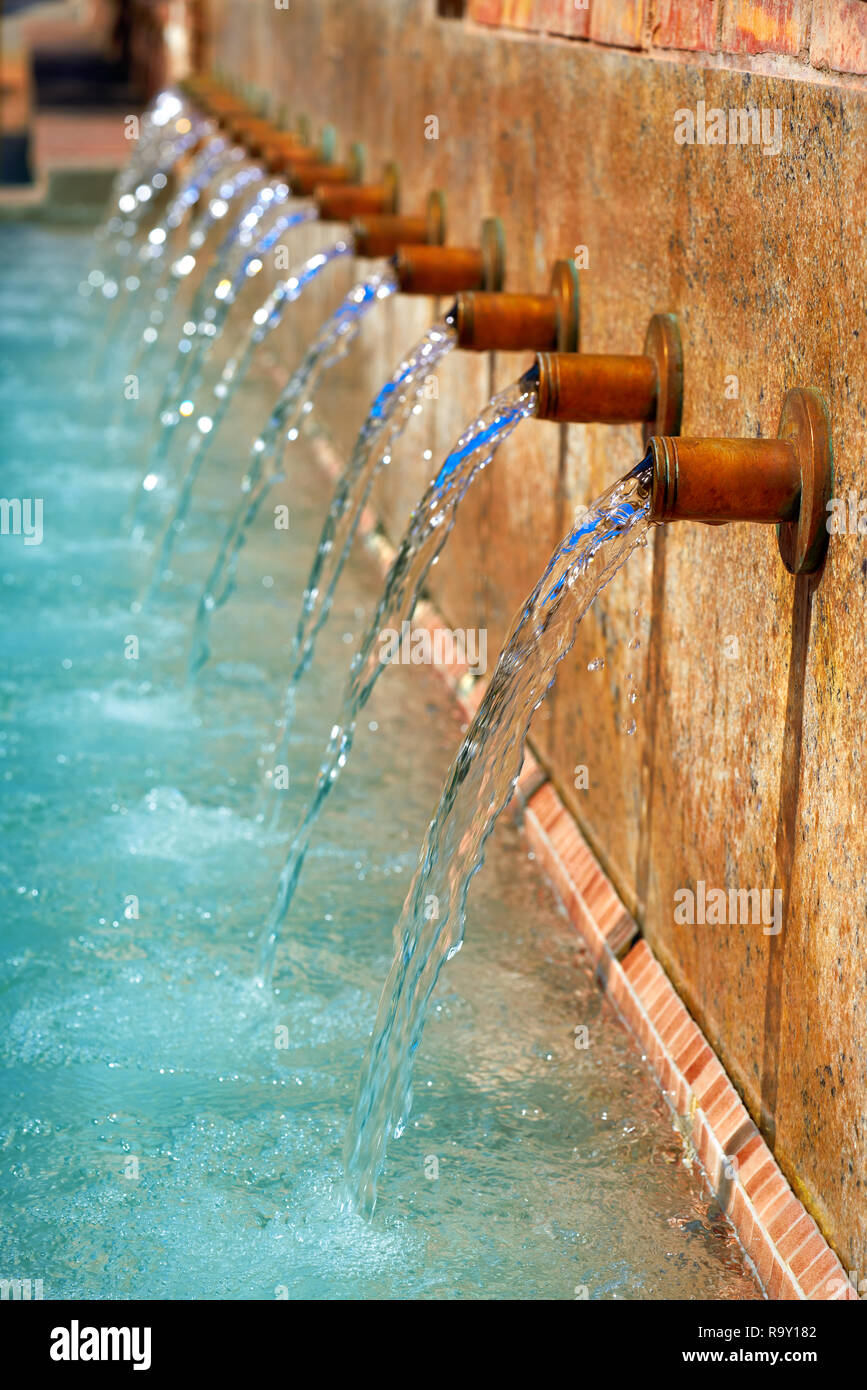 Gatova Naturel De Leau De La Fontaine De La Sierra