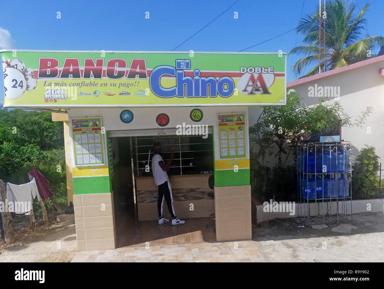 Billet de loterie boutiques dans République de la Dominique. Photo : Tony Gale Banque D'Images