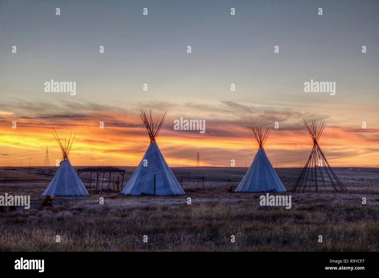 Une démonstration de la façon dont les Américains autochtones vivaient dans la région des prairies de l'Amérique moyenne durant les années 1800. Banque D'Images