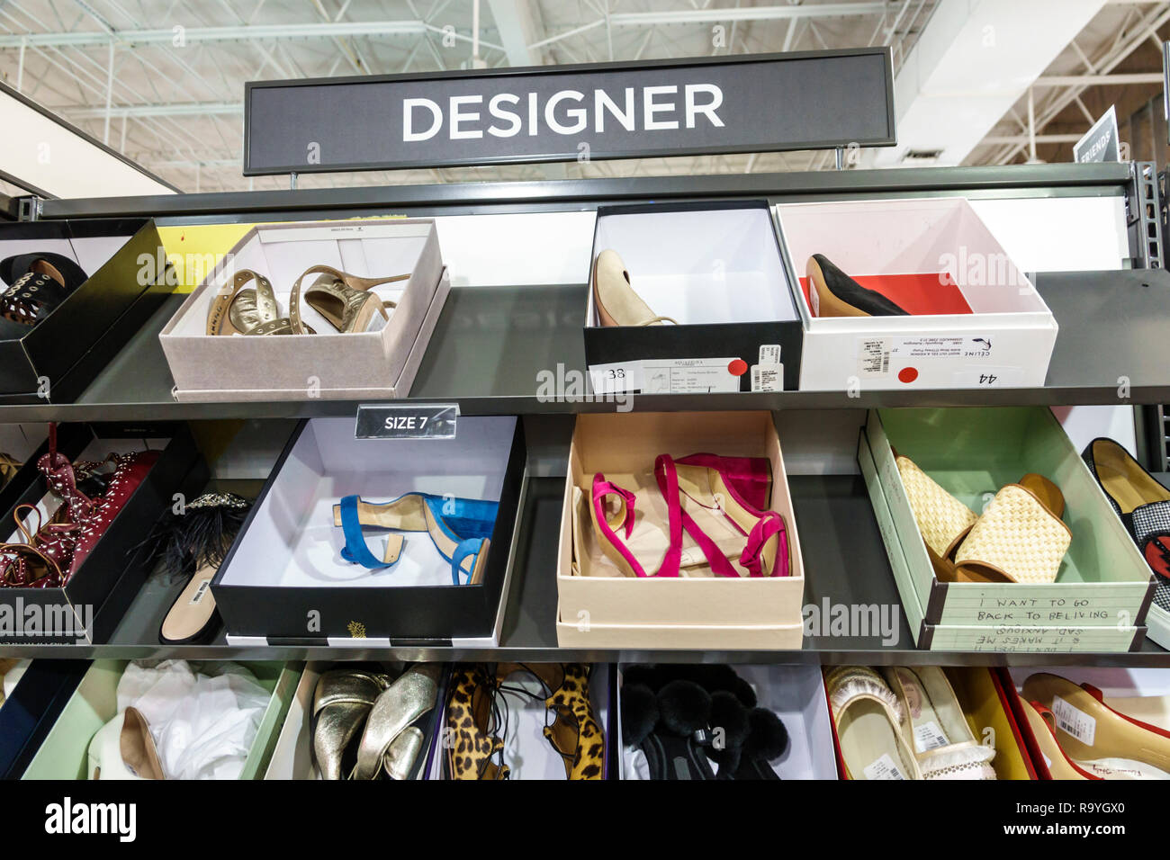 Designer shoes for sale Banque de photographies et d'images à haute  résolution - Alamy