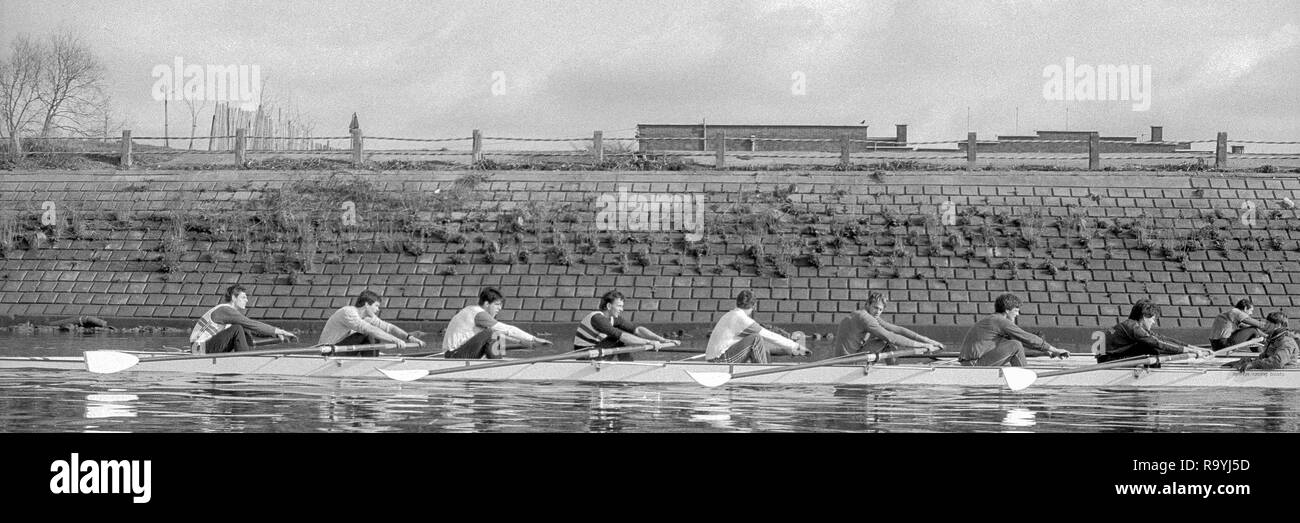 Londres. United Kingdom. Avant 1987, la course de bateau Varsity. L'équipe nationale contre l'Université de Cambridge BC sur le parcours de championnat Mortlake à Putney. Tamise. Samedi 21.03.1987 [crédit obligatoire : Peter SPURRIER/Intersport images] Sélection Nationale, Bow, Terry Dillon, John MAXY, John Garrett, Martin CROSS, Andy HOLMES, Steve Redgrave, Adam Clift, Richard Stanhope et Cox, Pat SWEENEY. Banque D'Images