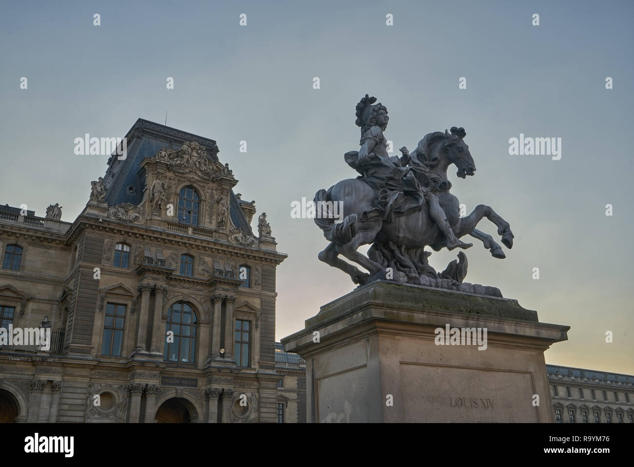 Louis xiv statue de france louvre Banque de photographies et d’images à