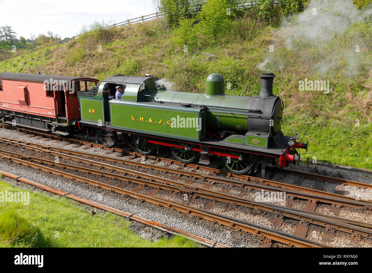 Pas de réservoir de Lambton29 Le transport de marchandises à travers la station Goathland sur le North Yorkshire Moors Railway. Banque D'Images