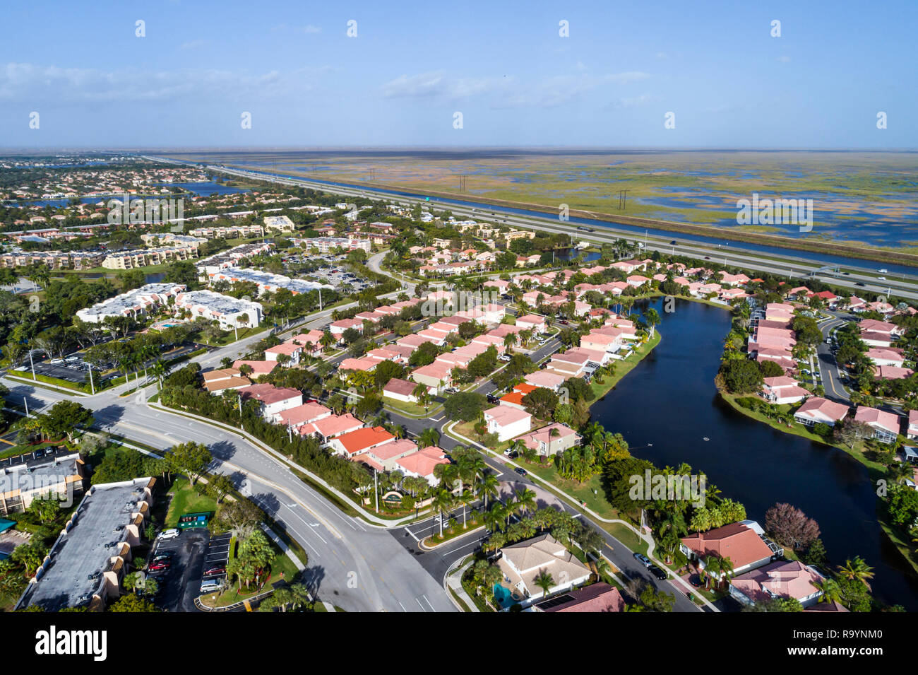 Weston Florida, fort ft. Lauderdale, vue aérienne depuis le dessus, maisons bordant l'aire de conservation de l'eau de gestion de la faune 2B, Everglades Parkway A Banque D'Images