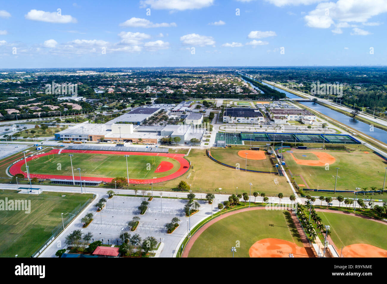 Weston Florida, fort ft. Lauderdale, vue aérienne du dessus, Cypress Bay High School, Vista Park, piste de baseball diamants, FL181222d12 Banque D'Images