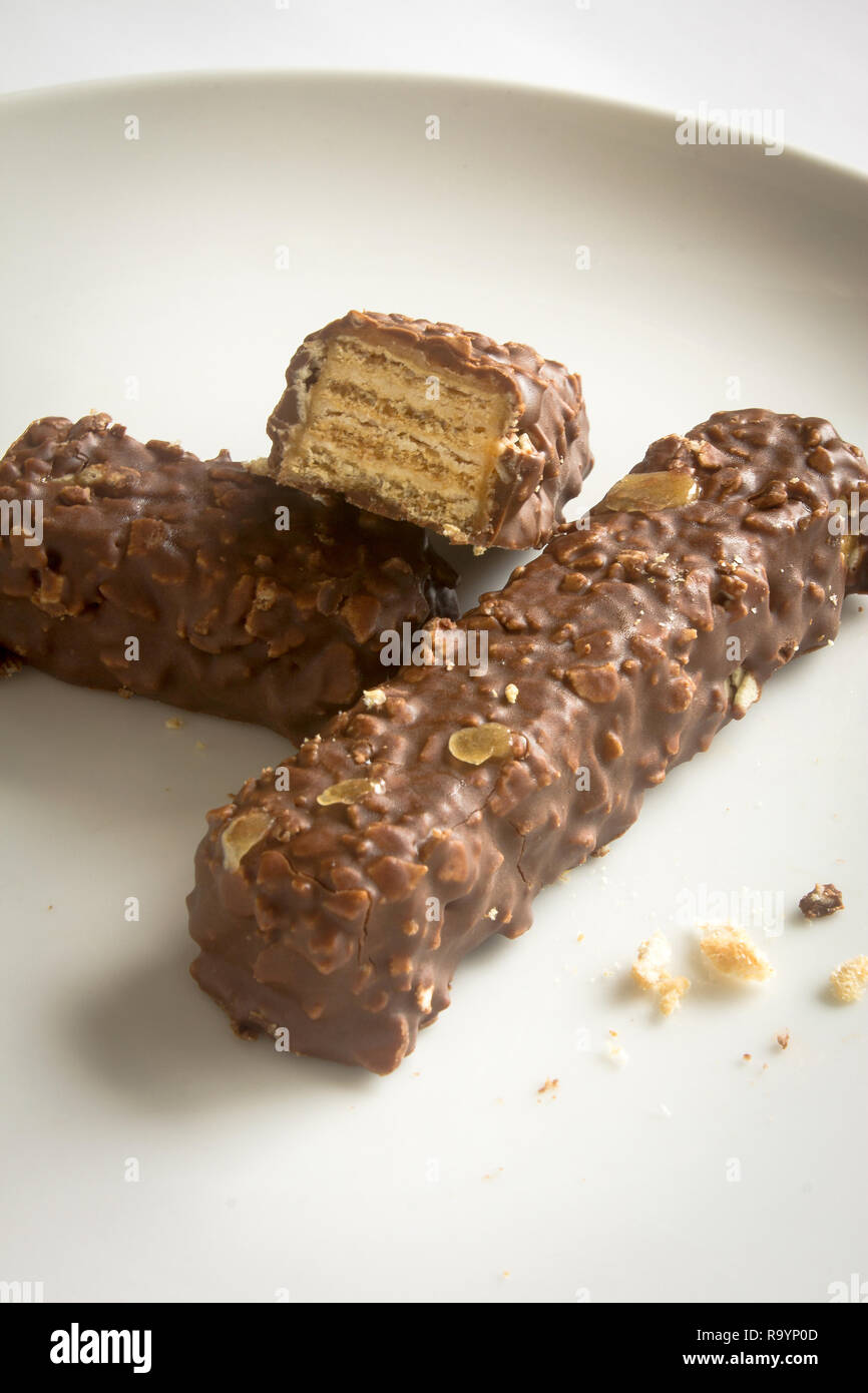 De délicieux moelleux au chocolat friandises isolé sur fond blanc Banque D'Images