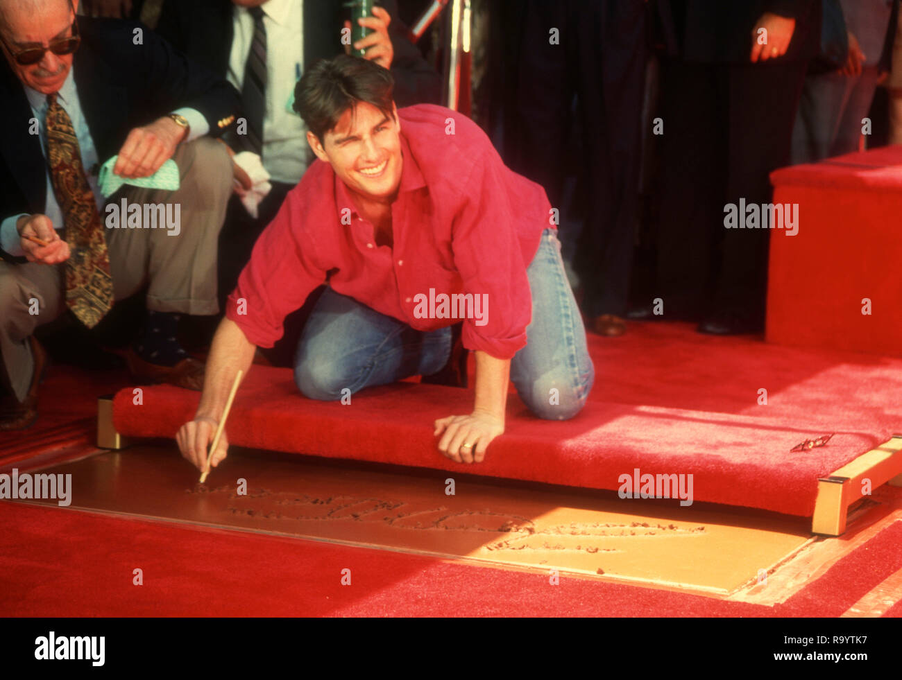 HOLLYWOOD, CA - le 28 juin : l'acteur Tom Cruise assiste à la main et cérémonie empreinte de Tom Cruise le 28 juin 1993 au Mann's Chinese Theatre dans Hollylwood, en Californie. Photo de Barry King/Alamy Stock Photo Banque D'Images